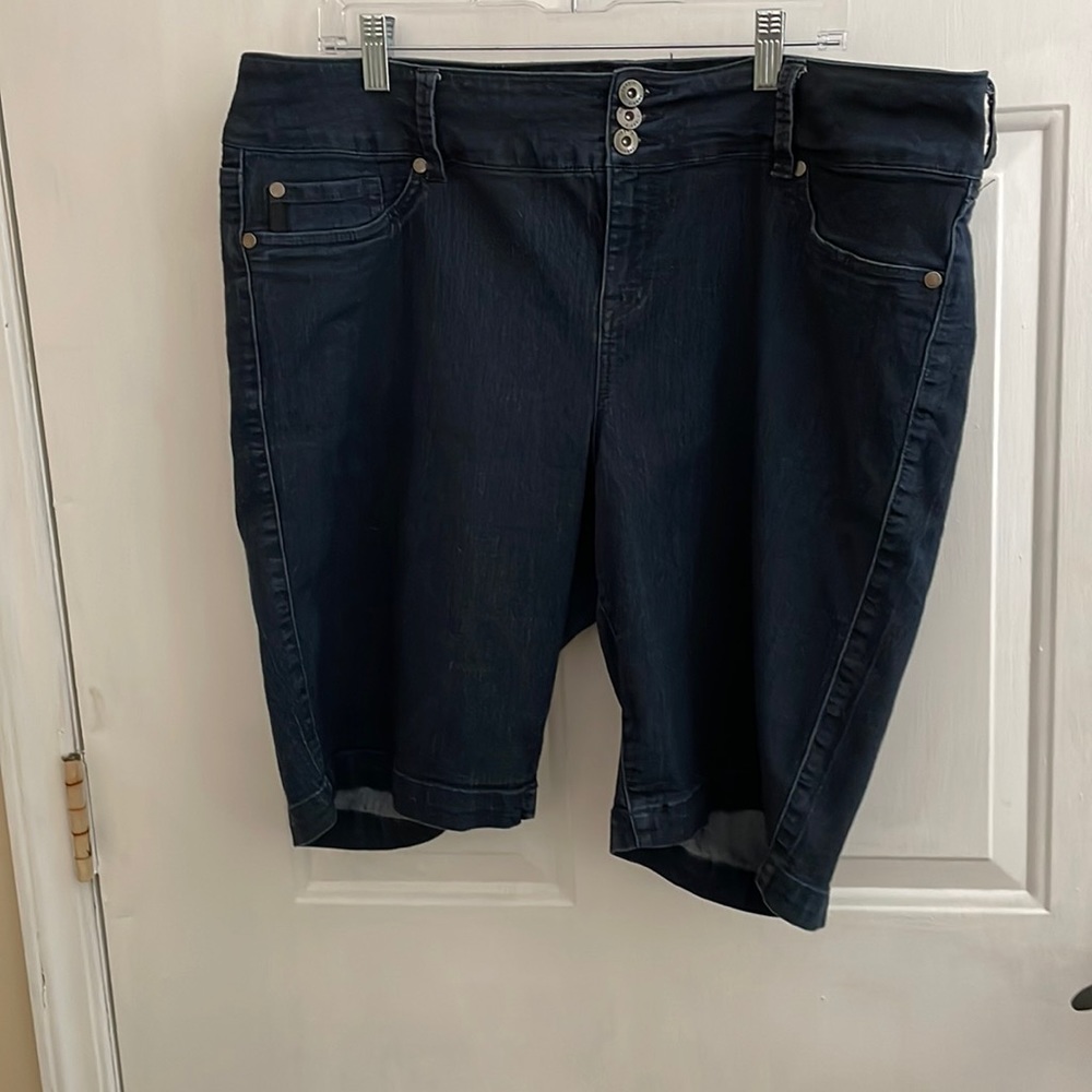 Torrid denim shorts, size 22
